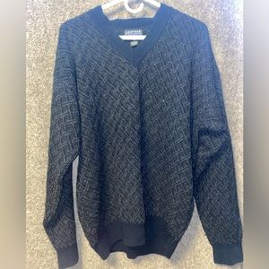 90s Jantzen Men’s Jumper crewneck, dark blue.